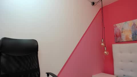 claire aristizabal online show from 02-05-25, 03:55