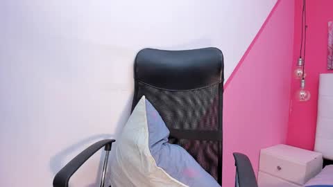claire aristizabal online show from 02-08-25, 11:01