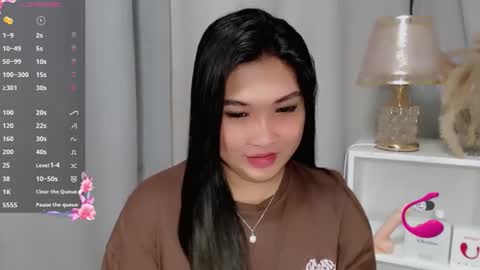 Snapshot of claire_wntr chatting on 06-10-26, 05:39 CLAIRE online show from 06-10-26, 05:39