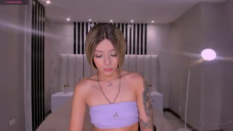 Claire Dawson online show from 04-25-26, 07:00