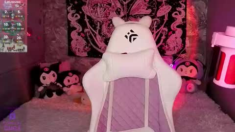 Snapshot of clairefaers chatting on 12-18-25, 02:45 Claire Faers online show from 12-18-25, 02:45