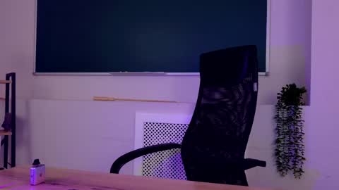 Snapshot of clairemathis chatting on 05-27-26, 02:47 Claire online show from 05-27-26, 02:47
