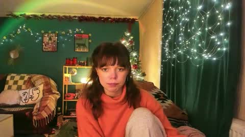 Snapshot of clancyosbourne chatting on 12-14-25, 06:23 Clancy online show from 12-14-25, 06:23