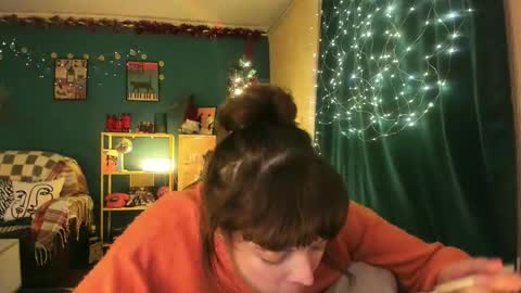 Snapshot of clancyosbourne chatting on 12-22-25, 06:49 Clancy online show from 12-22-25, 06:49