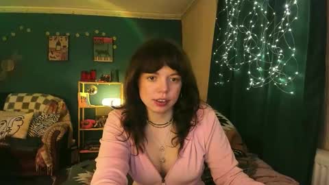 Snapshot of clancyosbourne chatting on 02-15-26, 06:37 Clancy online show from 02-15-26, 06:37