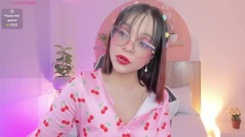 Snapshot of clara_lu chatting on 05-09-26, 04:39 C L A R A online show from 05-09-26, 04:39