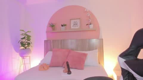 Snapshot of clara_lu chatting on 05-10-26, 03:33 C L A R A online show from 05-10-26, 03:33
