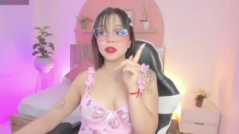 Snapshot of clara_lu chatting on 05-27-26, 02:41 C L A R A online show from 05-27-26, 02:41