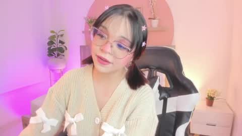 Snapshot of clara_lu chatting on 06-07-26, 03:32 C L A R A online show from 06-07-26, 03:32