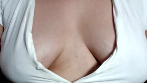 Snapshot of claraaa___ chatting on 01-15-25, 06:33 CLARA AT YOUR SERVICE online show from 01-15-25, 06:33