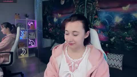 Snapshot of clarabenson chatting on 09-09-25, 07:02 clarabenson online show from 09-09-25, 07:02