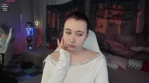 Snapshot of clarabenson chatting on 10-27-25, 10:14 clarabenson online show from 10-27-25, 10:14