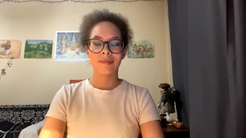 Snapshot of claralipinski chatting on 03-04-26, 01:17 Selena online show from 03-04-26, 01:17