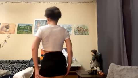 Snapshot of claralipinski chatting on 03-25-26, 12:44 Selena online show from 03-25-26, 12:44