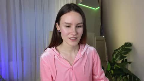 Claire online show from 03-09-25, 09:24