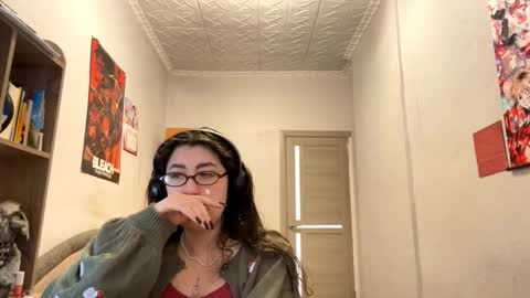 Snapshot of clarinegillmer chatting on 03-12-26, 01:28 Karolina online show from 03-12-26, 01:28