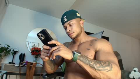 Snapshot of clark_strong chatting on 01-12-25, 10:12 clark_strong online show from 01-12-25, 10:12