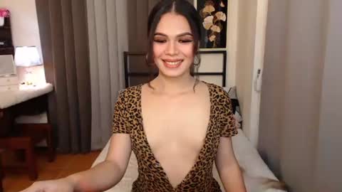 Snapshot of classy_maika chatting on 09-13-25, 09:20 maika online show from 09-13-25, 09:20