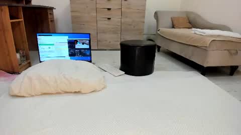 Snapshot of classy_medeeea chatting on 06-25-26, 02:33 Deea xxx online show from 06-25-26, 02:33