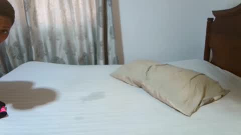 Snapshot of classyhornybabe chatting on 02-14-25, 12:14 Angel online show from 02-14-25, 12:14