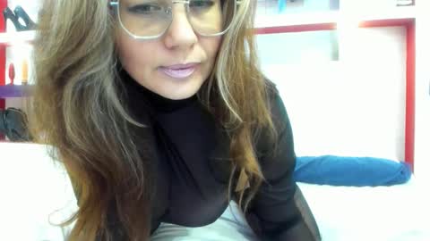 Snapshot of classylady666 chatting on 12-18-25, 01:50 Valery online show from 12-18-25, 01:50