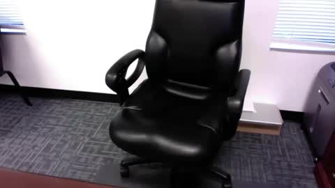 Snapshot of clemike69 chatting on 11-04-25, 05:56 clemike69 online show from 11-04-25, 05:56