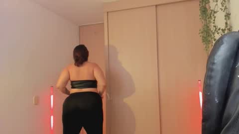 Snapshot of cleopatra_col chatting on 02-21-26, 10:22 Cleopatra online show from 02-21-26, 10:22