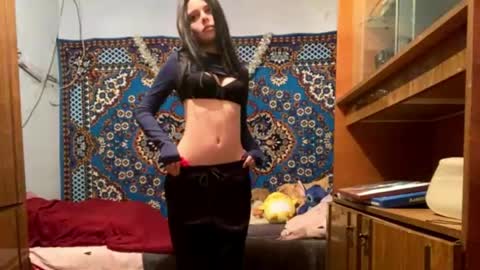 Mia online show from 04-25-26, 01:41