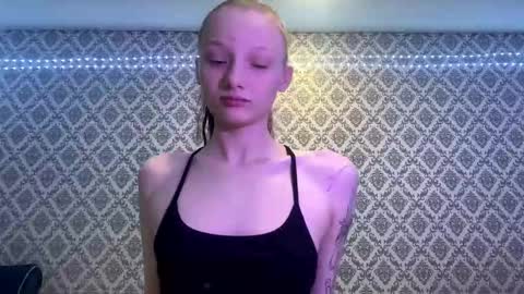 Snapshot of cleotilderinde chatting on 12-19-25, 06:04 Cleo online show from 12-19-25, 06:04