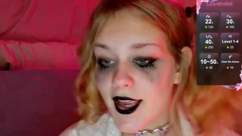 Snapshot of cleovixes chatting on 10-20-25, 04:24 Cleo online show from 10-20-25, 04:24