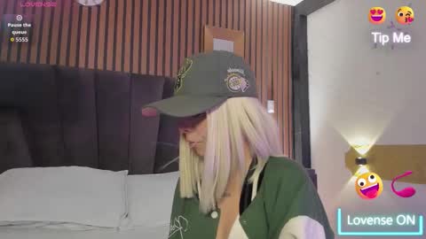 cleowhite_ online show from 09-24-25, 06:28