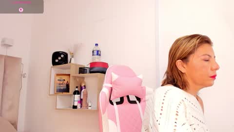 clhoe_johnson_ online show from 10-06-25, 11:51