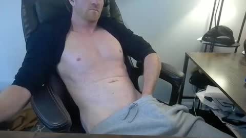 Snapshot of cliffordgetsitdone chatting on 03-12-26, 05:08 cliffordgetsitdone online show from 03-12-26, 05:08