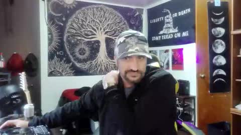 Snapshot of clintwood12 chatting on 11-22-25, 09:25 chad online show from 11-22-25, 09:25