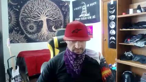 Snapshot of clintwood12 chatting on 12-15-25, 04:11 chad online show from 12-15-25, 04:11