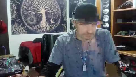 Snapshot of clintwood12 chatting on 12-22-25, 05:15 chad online show from 12-22-25, 05:15