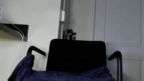 Snapshot of clitcommander26 chatting on 12-28-24, 08:26 instayour big commander online show from 12-28-24, 08:26