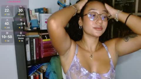 Snapshot of clitia_xx chatting on 10-23-25, 11:03 Clitia online show from 10-23-25, 11:03