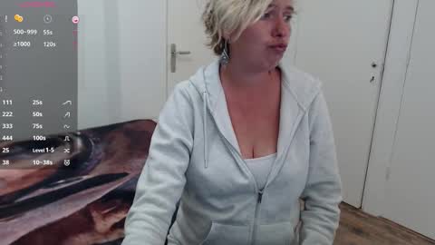 Snapshot of clittytastic chatting on 09-14-25, 05:23 Syl online show from 09-14-25, 05:23