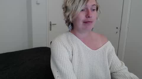 Snapshot of clittytastic chatting on 10-20-25, 09:04 Syl online show from 10-20-25, 09:04