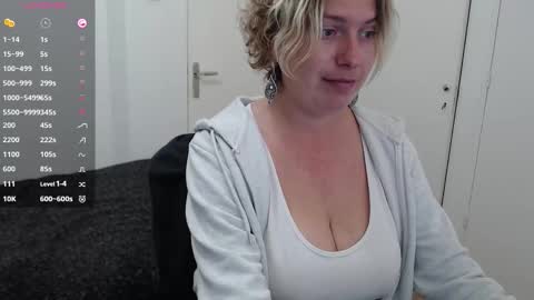 Snapshot of clittytastic chatting on 10-22-25, 01:11 Syl online show from 10-22-25, 01:11