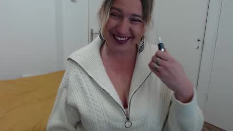 Snapshot of clittytastic chatting on 11-10-25, 08:57 Syl online show from 11-10-25, 08:57