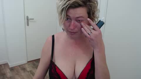 Snapshot of clittytastic chatting on 11-13-25, 08:57 Syl online show from 11-13-25, 08:57