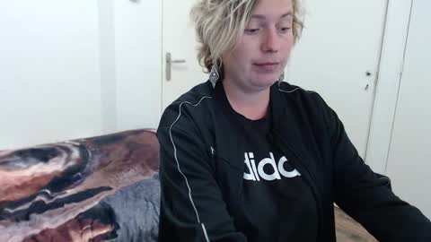 Snapshot of clittytastic chatting on 11-19-25, 03:12 Syl online show from 11-19-25, 03:12