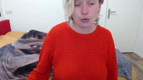 Snapshot of clittytastic chatting on 11-20-25, 08:03 Syl online show from 11-20-25, 08:03