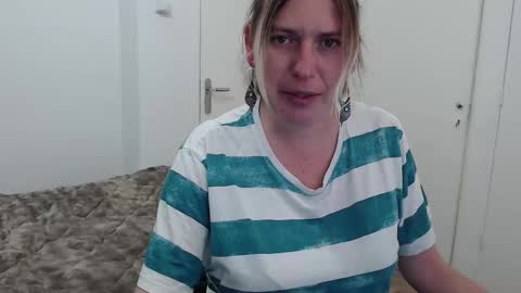 Snapshot of clittytastic chatting on 12-22-25, 10:18 Syl online show from 12-22-25, 10:18