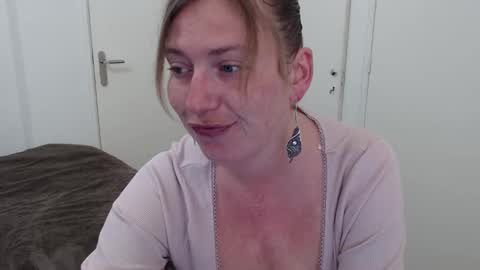 Snapshot of clittytastic chatting on 03-05-26, 07:48 Syl online show from 03-05-26, 07:48