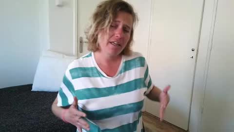 Syl  online show from 04-26-26, 02:48