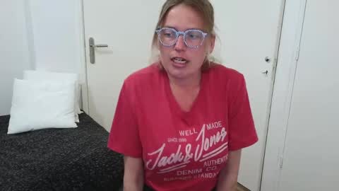 Syl  online show from 04-29-26, 06:25