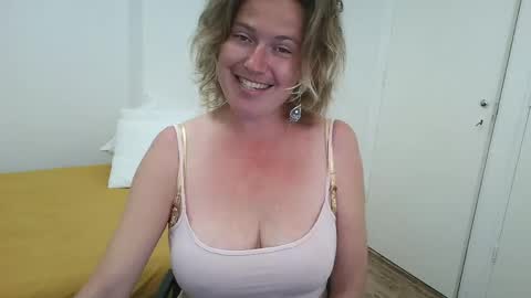 Snapshot of clittytastic chatting on 06-02-26, 06:37 Syl online show from 06-02-26, 06:37